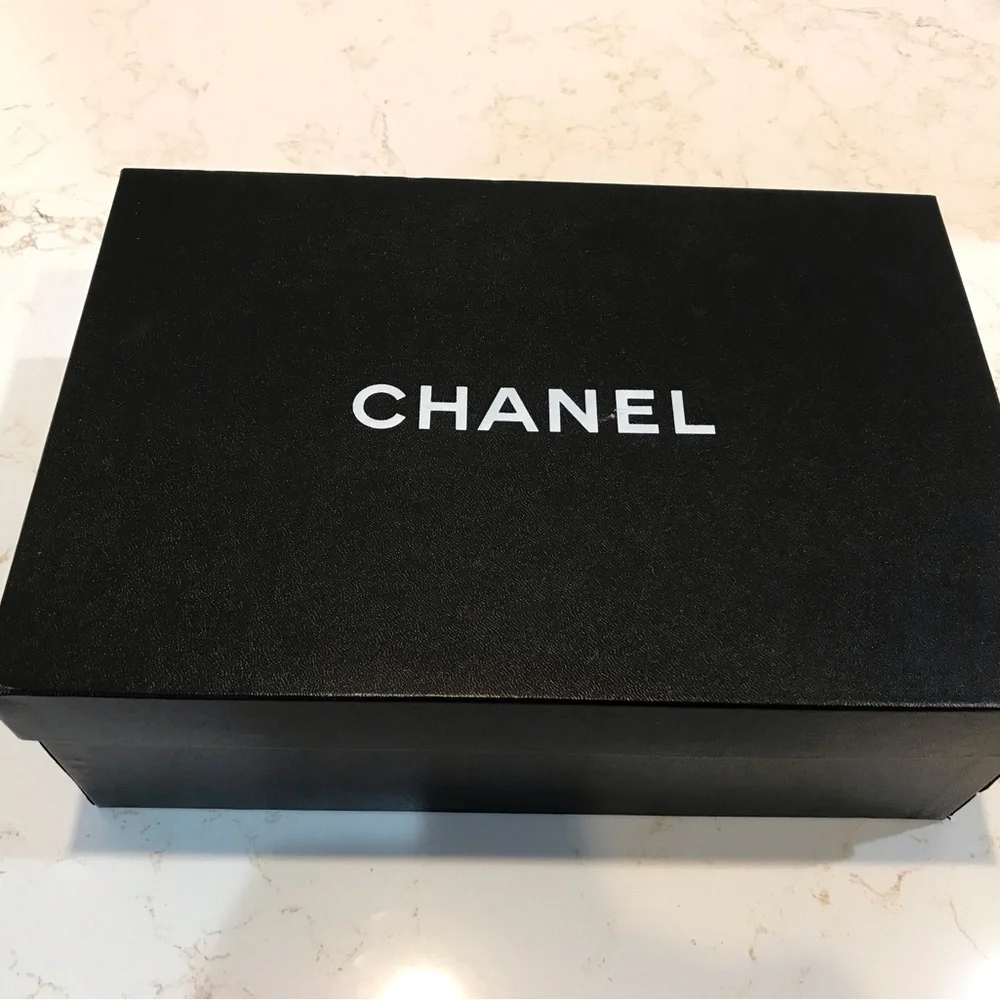 CHANEL Two-Tone Black and White Heels - Picture 9 of 12